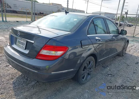 2008 Mercedes-Benz C 300 Luxury/Sport z USA, uszkodzony, nr VIN WDDGF54X48R040628